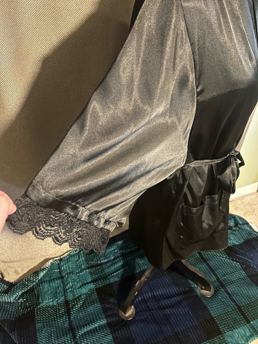 Satin Lace-Trim Robe - Black - Picture 3 of 6